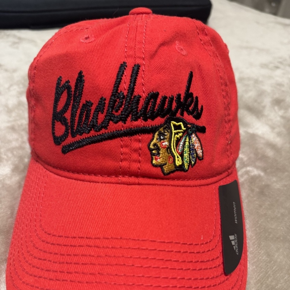 Chicago Blackhawks Women's Hat Cap Adidas Adjustable Red - NEW - Picture 2 of 5